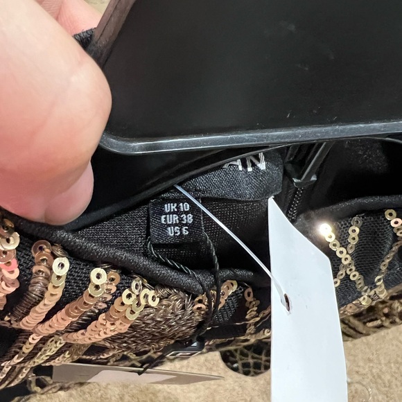 Beautiful dress - Picture 4 of 4